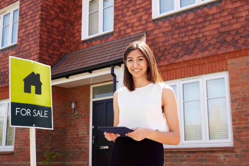 The Essential Checklist When Viewing A House To Buy – Symmetry Financial Management (1) The Essential Checklist When Viewing A House To Buy - Symmetry Financial Management (1)